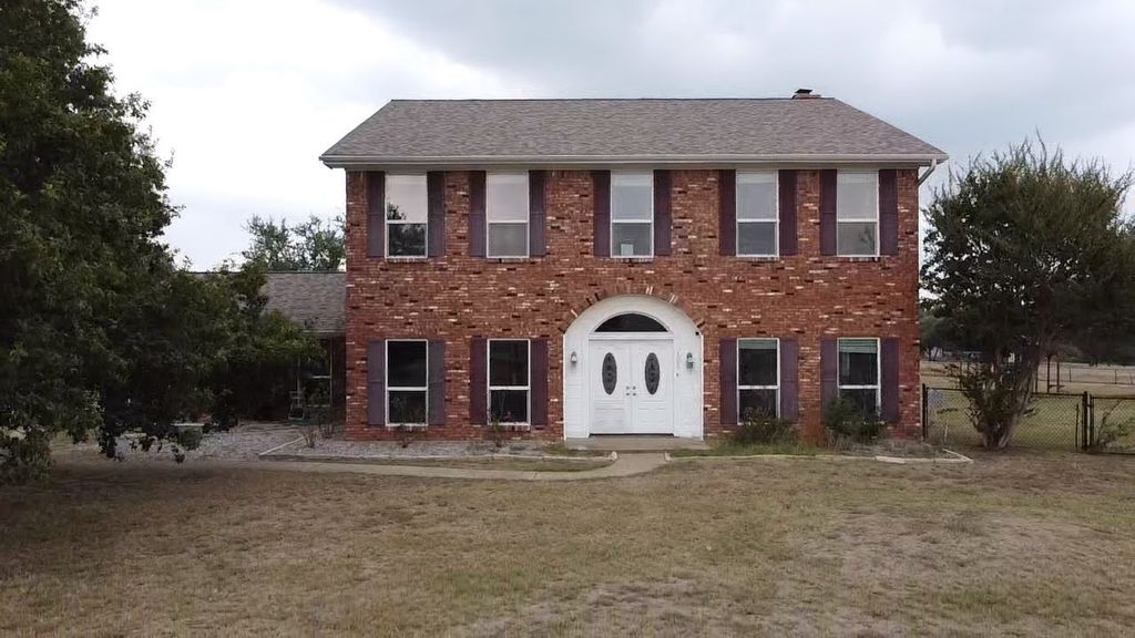 105 Country Green Court, Weatherford, TX 76087