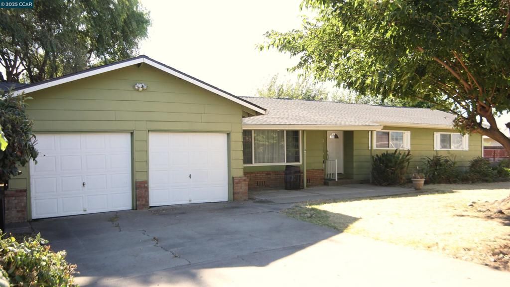 Image 2 of property listing at 10 School St, Isleton, CA 95641
