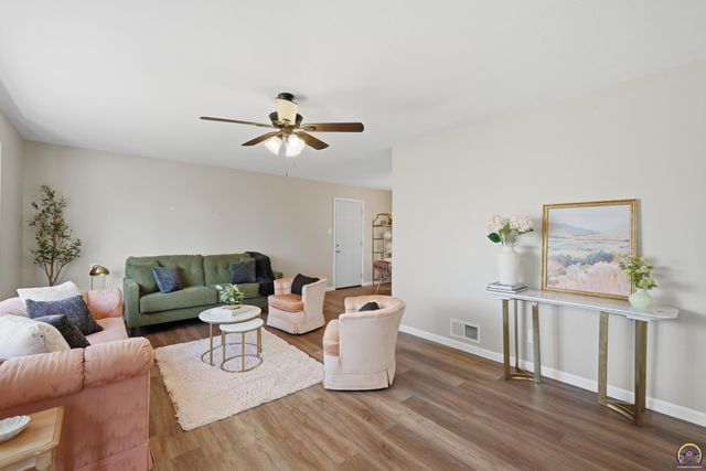 1306 SW Glendale DR, Topeka, KS 66604