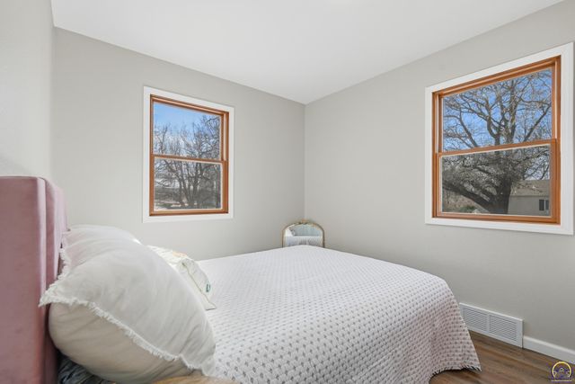 1306 SW Glendale DR, Topeka, KS 66604