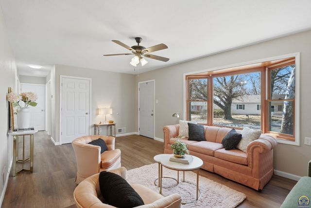 1306 SW Glendale DR, Topeka, KS 66604