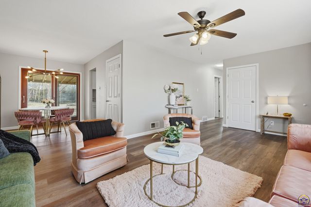 1306 SW Glendale DR, Topeka, KS 66604