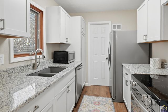 1306 SW Glendale DR, Topeka, KS 66604