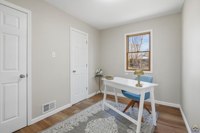 1306 SW Glendale DR, Topeka, KS 66604