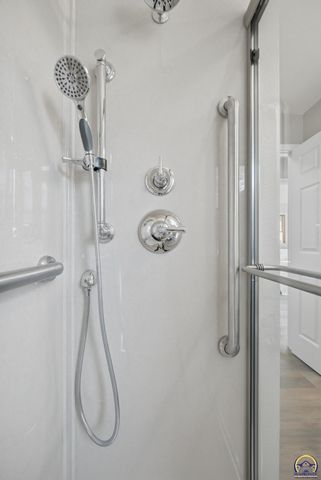 1306 SW Glendale DR, Topeka, KS 66604