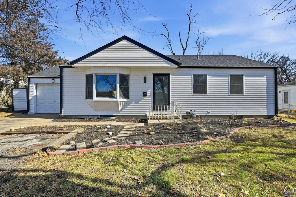 1306 SW Glendale DR, Topeka, KS 66604