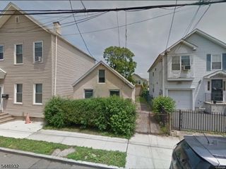 34 Holland St, Newark City, NJ 07103