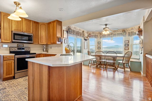 11722 S CASSOWARY DR, Sandy, UT 84092