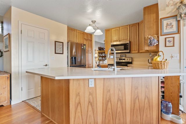 11722 S CASSOWARY DR, Sandy, UT 84092