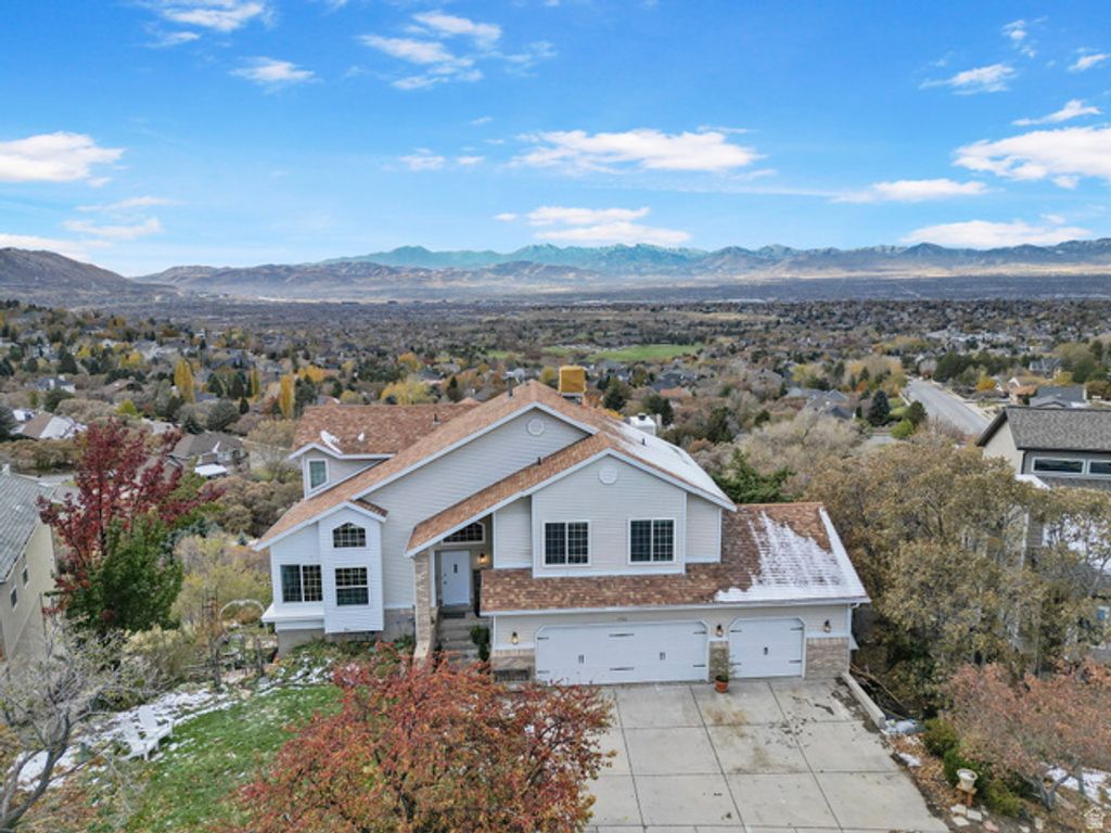11722 S CASSOWARY DR, Sandy, UT 84092 — photo 2