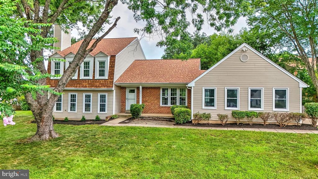 2015 MALEADY DR, Herndon, VA 20170