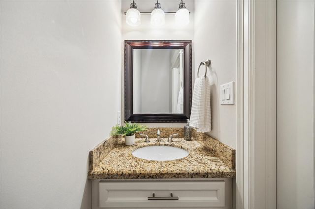 1431 W 25th Street, Houston, TX 77008