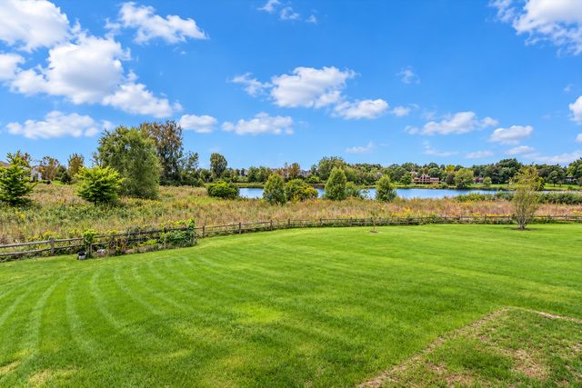 83 Stockholm Avenue, Volo, IL 60041