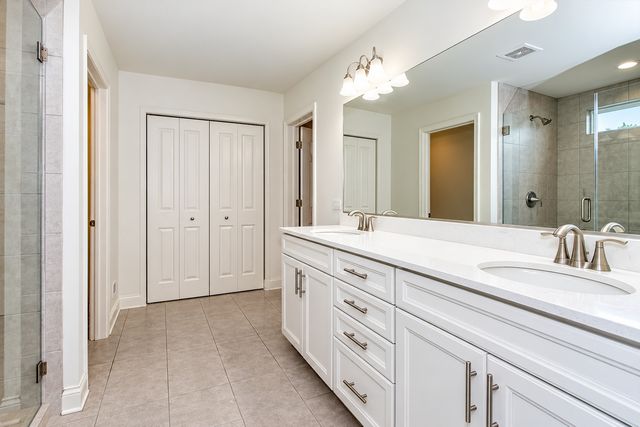 83 Stockholm Avenue, Volo, IL 60041
