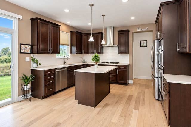 83 Stockholm Avenue, Volo, IL 60041