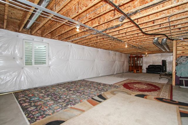 83 Stockholm Avenue, Volo, IL 60041