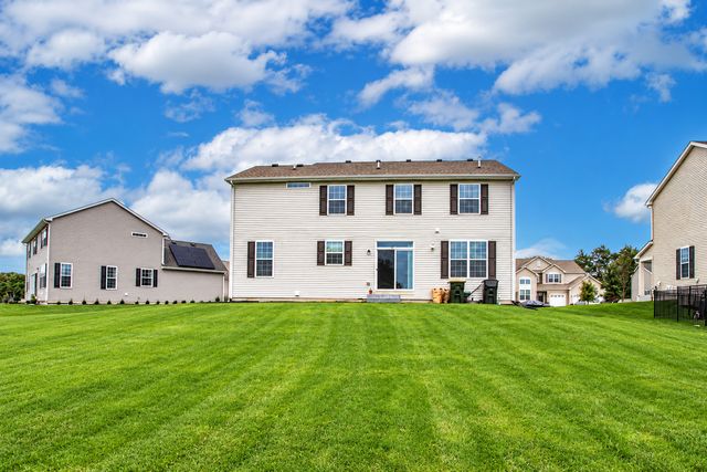 83 Stockholm Avenue, Volo, IL 60041
