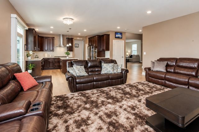 83 Stockholm Avenue, Volo, IL 60041