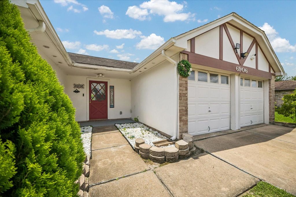 6906 Grant Drive, Richmond, TX 77469