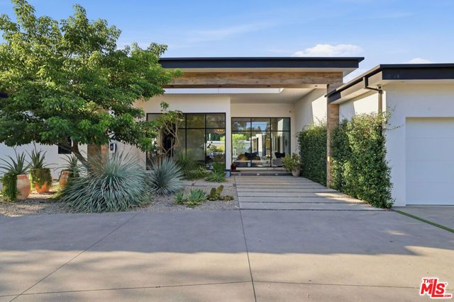 22935 Oxnard Street, Los Angeles, CA 91367
