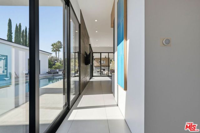 22935 Oxnard Street, Los Angeles, CA 91367