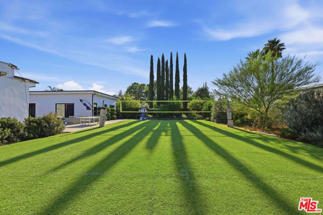 22935 Oxnard Street, Los Angeles, CA 91367