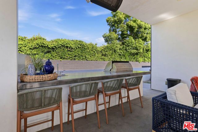 22935 Oxnard Street, Los Angeles, CA 91367