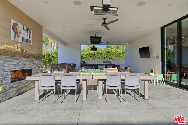 22935 Oxnard Street, Los Angeles, CA 91367