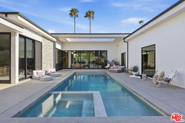 22935 Oxnard Street, Los Angeles, CA 91367
