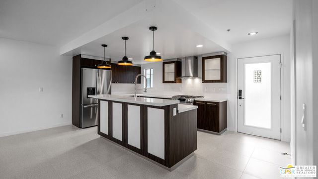 588 E San Lorenzo Road 203, Palm Springs, CA 92264