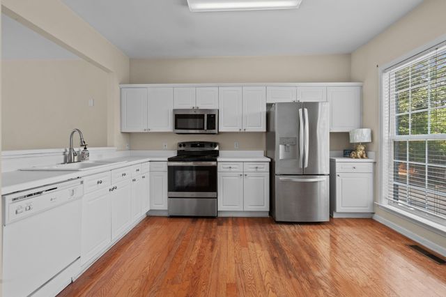 7252 Highway 70 S Apt 206, Nashville, TN 37221