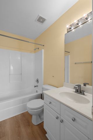 7252 Highway 70 S Apt 206, Nashville, TN 37221