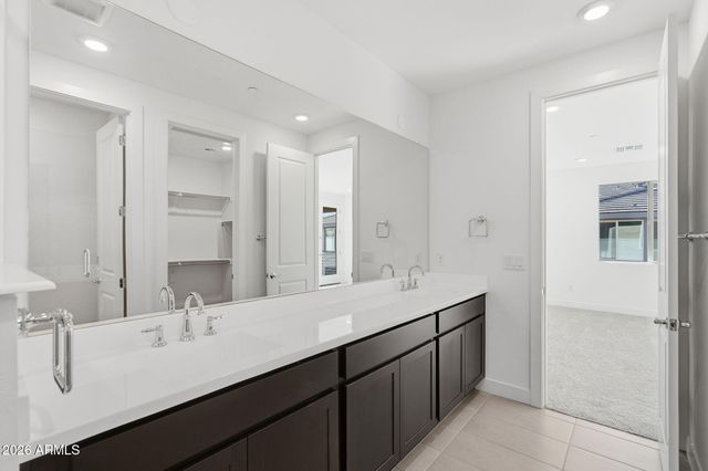 2121 W SONORAN DESERT Drive 113, Phoenix, AZ 85085