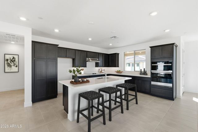 2121 W SONORAN DESERT Drive 113, Phoenix, AZ 85085