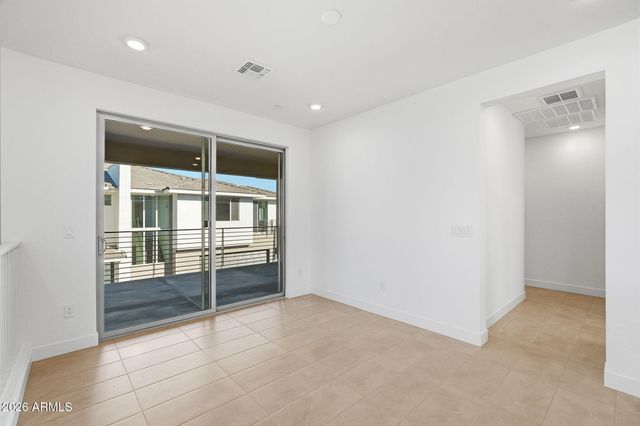 2121 W SONORAN DESERT Drive 113, Phoenix, AZ 85085