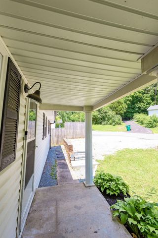 45 Pleasant Valley, Morehead, KY 40351