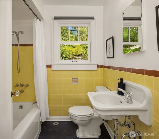 4920 51st Avenue S, Seattle, WA 98118