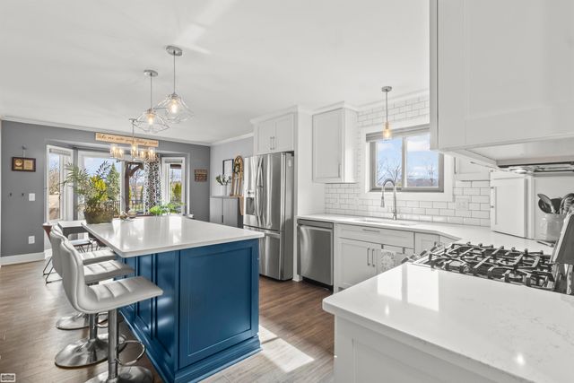 36779 N Pointe Cir Street, New Baltimore, MI 48047