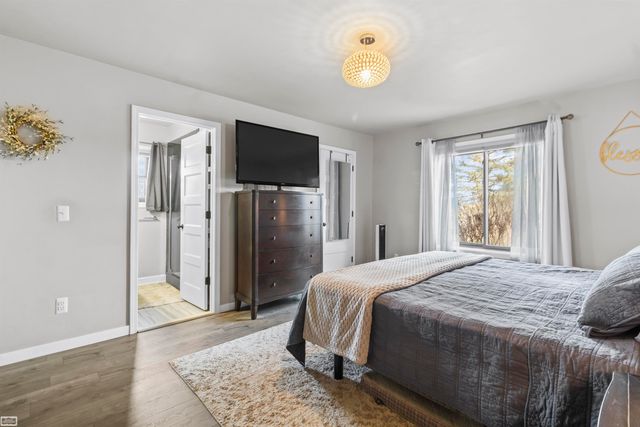 36779 N Pointe Cir Street, New Baltimore, MI 48047