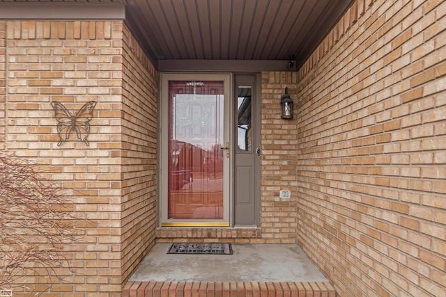 36779 N Pointe Cir Street, New Baltimore, MI 48047