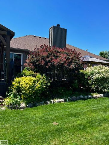 36779 N Pointe Cir Street, New Baltimore, MI 48047