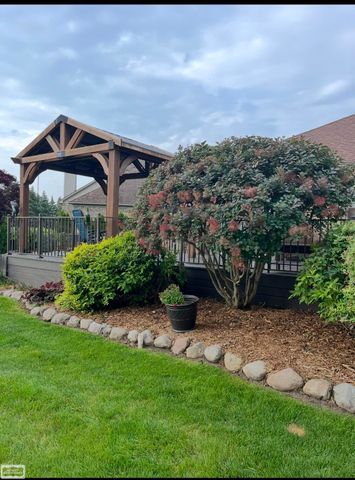 36779 N Pointe Cir Street, New Baltimore, MI 48047