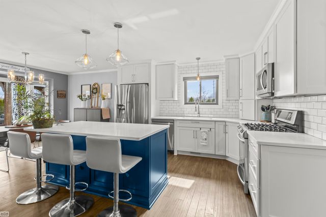 36779 N Pointe Cir Street, New Baltimore, MI 48047