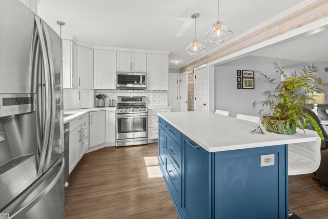 36779 N Pointe Cir Street, New Baltimore, MI 48047