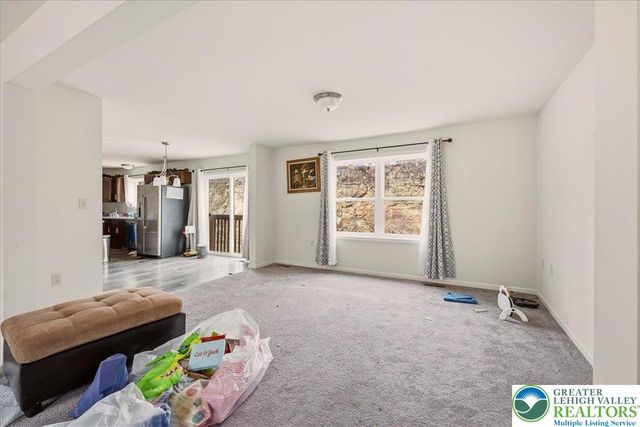 225 Swan Court, Middle Smithfield Twp, PA 18302