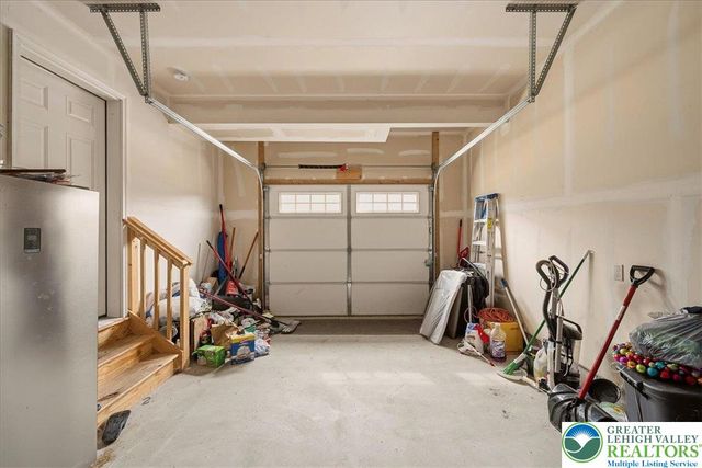 225 Swan Court, Middle Smithfield Twp, PA 18302