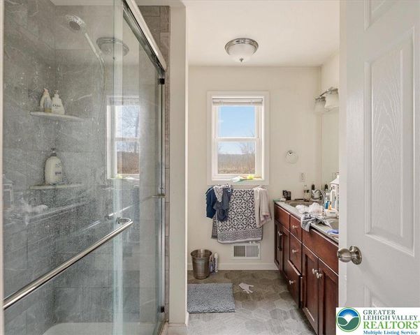 225 Swan Court, Middle Smithfield Twp, PA 18302