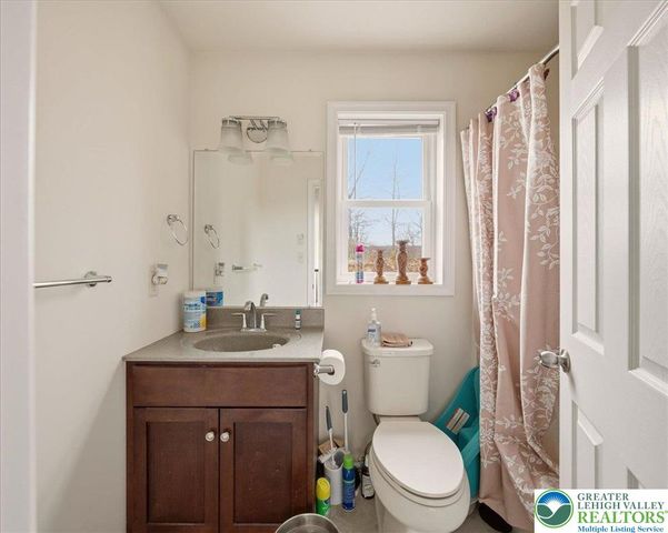 225 Swan Court, Middle Smithfield Twp, PA 18302