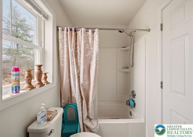 225 Swan Court, Middle Smithfield Twp, PA 18302