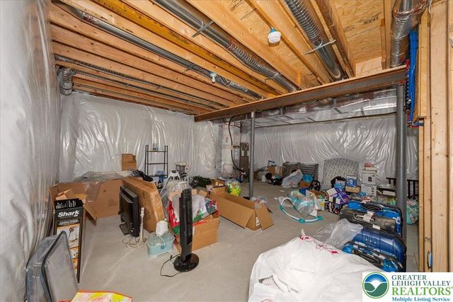 225 Swan Court, Middle Smithfield Twp, PA 18302